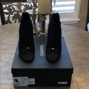 Chanel Bleck Suede Short Boots